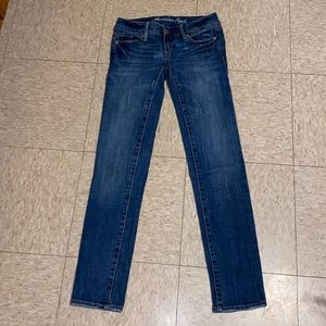 AE Stretch '90s Skinny Jean in Distressed Dark Atlantic size 00
